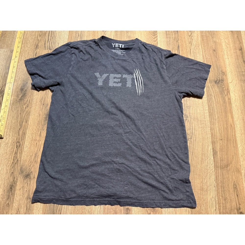 YETI T-Shirt Mens Size Large Charcoal Heather Claw LogoShort Sleeve Graphic Tee